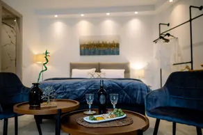 Icarus & Hermes Luxury Apartments - Image 3