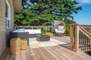 Waterfront Cottage beach access - Image 3