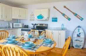 Waterfront Cottage beach access - Image 4