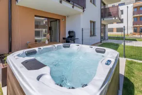 Boho Apt w Jacuzzi, Grill & Garden - Image 3
