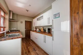 Charming and Cosy 2-bed Home in Nottingham by Renzo, Free Wi-Fi, Great Location - Image 3