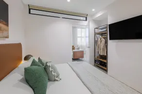 One Bedroom Apartment in Sunshine - Image 2