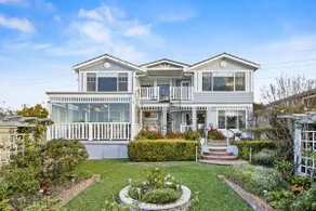 Luxury Waterfront Holiday Home - Image 2