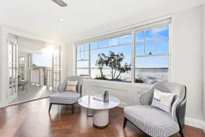 Luxury Waterfront Holiday Home - Image 3