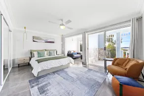 Luxury Waterfront Holiday Home - Image 4