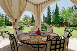 Private 5-suite villa, not overlooked, with pool - Image 4