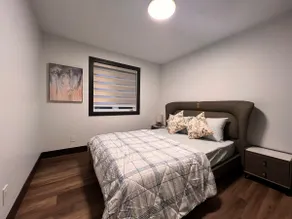 Bungalow Near YEG Airport Pets & Smokefree - Image 5