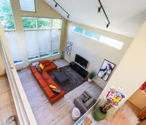 Starlake Villa Waterfront - Image 3