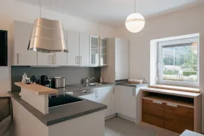Lakeside apartment with garden - Image 3
