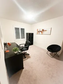 Optimal 3BR Milton Home Near Downtown Core - Image 5