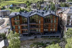 Luxurious Mountain Gem Enjoy Nature l Gym Sauna Pool l 1 MINUTE WALK TO SLOPES l by BonesVacances - Image 2