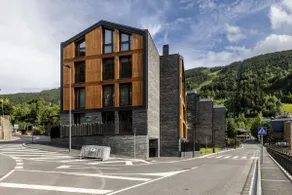 Luxurious Mountain Gem Enjoy Nature l Gym Sauna Pool l 1 MINUTE WALK TO SLOPES l by BonesVacances - Image 5