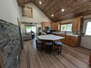 Rustic Cottage Downtown Twin Lakes - Image 3