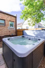 Sunny 3BR Duplex · Perfect Location Downtown - Image 4