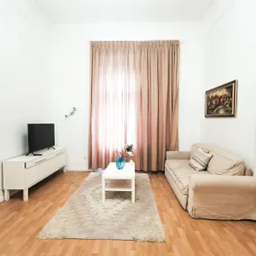 Ferenc Apartment - Image 3