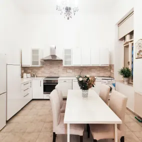 Ferenc Apartment - Image 2