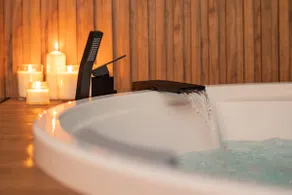 Jacuzzi Suite • Sea View • Herculaneum - Image 2