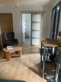 Independent accommodation, air-conditioned, quiet terrace - Image 5
