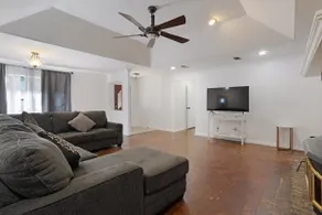 Cozy Home in Quiet Neighborhood - Image 5