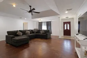 Cozy Home in Quiet Neighborhood - Image 4