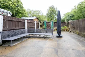 Home w/Free Parking, Garden, Near Station & River - Image 5