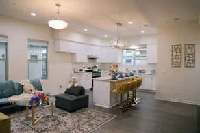 New 2b2.5b Chic Retreat on Stoneman new property - Image 2
