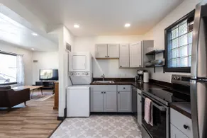 Modern Broadway House: in Historic Butte - Image 5