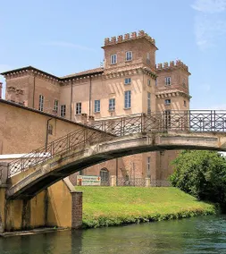Castle view, on the banks of Milan’s famous river - Image 4