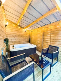 Romantic Suite -Private JACUZZi 37°_Train_Terrace - Image 2