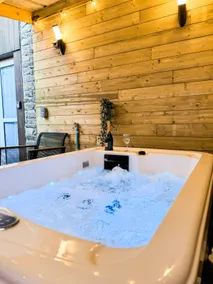 Romantic Suite -Private JACUZZi 37°_Train_Terrace - Image 3