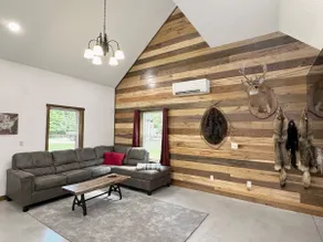 2 BDR w/ Loft - Near Enchanted Acres Wedding Venue - Image 4