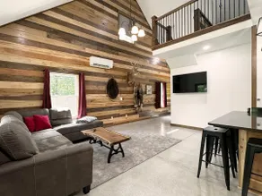 2 BDR w/ Loft - Near Enchanted Acres Wedding Venue - Image 2