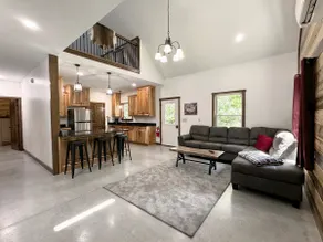2 BDR w/ Loft - Near Enchanted Acres Wedding Venue - Image 3