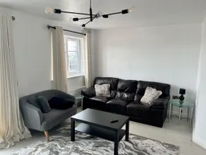 Central 2 Bed flat in Edgeware with Parking - Image 2