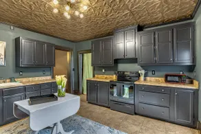 Historic Luxury Home, 5 Min Walk to Downtown - Image 5