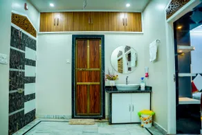 Cozy 2BHK: Privacy, Central Kashi, Safe&Secure - Image 2