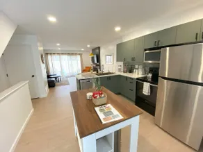 Modern & Cozy 2BR Townhouse - Image 4
