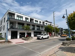 New The Carlyle 208 4BR Beachside Condo in Grand Bend - Image 2
