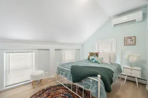 2 Bedroom Townhouse! NEW Kitchen! - Image 5