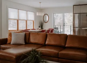 Large Modern Smart Home Sleeps 8 People - Image 4
