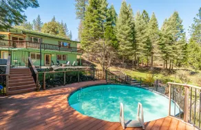 Your Spacious Escape: Creek, Pool, Sauna, Hot Tub - Image 2
