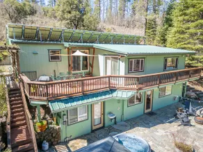 Your Spacious Escape: Creek, Pool, Sauna, Hot Tub - Image 3