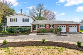 Waterfront & Hot Tub! 4 BR/4 BA - Central Location - Image 2