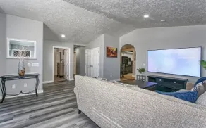4bdrms, 3 bths. Remodeled luxurious Detached Home! - Image 5