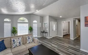 4bdrms, 3 bths. Remodeled luxurious Detached Home! - Image 2