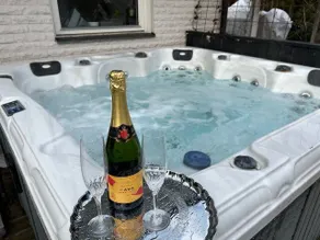Nice house with hot tub! - Image 5