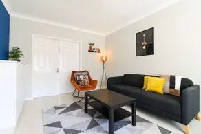 Host & Stay - Wilshire Way - Image 2