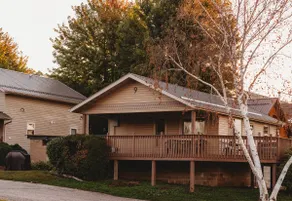 The Eagles Roost Resort & Marina: Cabin 9 - Image 2