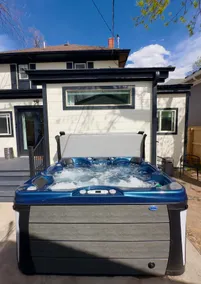 Spacious Luxury Denver Dream Home with HOT TUB - Image 4