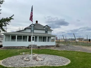 Fun Farmhouse with lots of space and no neighbors - Image 2